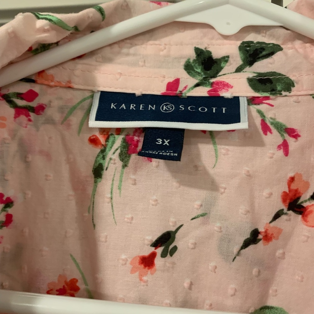 Karen Scott Floral Pink Button-Up Shirt 🍓NWT - Picture 5 of 5